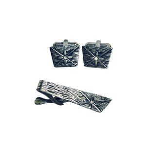 Vintage Textured Silver Tone And Clear Rhinestone Tie Bar And Cufflinks Set (605